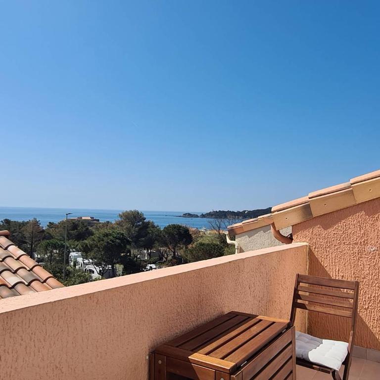 GIEDES Appartement pour 4 personnes avec vue mer face à Porquerolles et piscine situé à Giens - Apartment mit 1 Schlafzimmer - 2