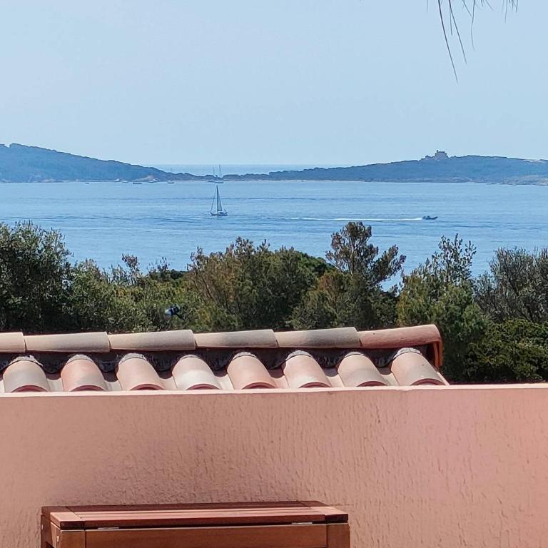 GIEDES Appartement pour 4 personnes avec vue mer face à Porquerolles et piscine situé à Giens - Apartment mit 1 Schlafzimmer - 3