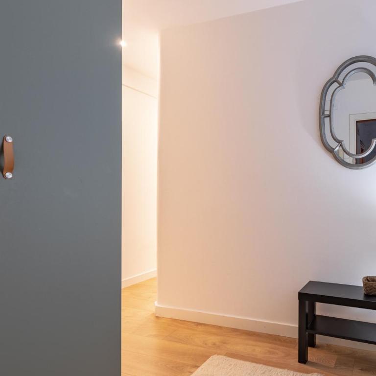 Amplio y acogedor junto al Ayuntamiento - Three-Bedroom Apartment - 29