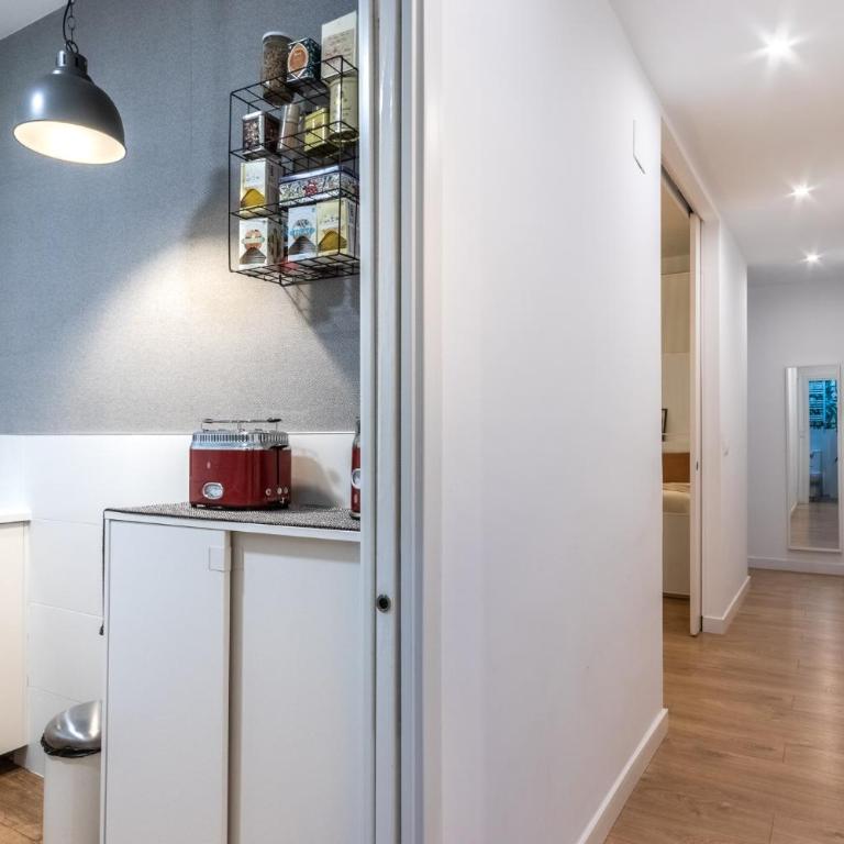 Amplio y acogedor junto al Ayuntamiento - Three-Bedroom Apartment - 25