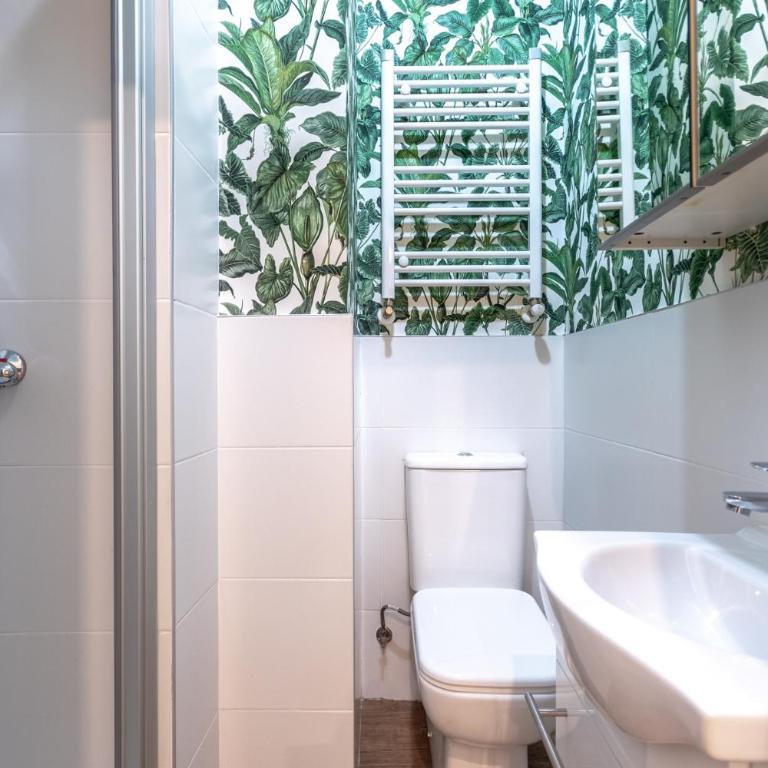 Amplio y acogedor junto al Ayuntamiento - Three-Bedroom Apartment - 20