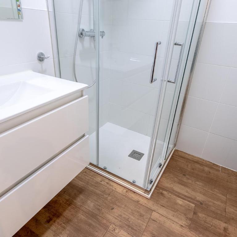 Amplio y acogedor junto al Ayuntamiento - Three-Bedroom Apartment - 14