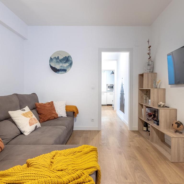 Amplio y acogedor junto al Ayuntamiento - Three-Bedroom Apartment - 6