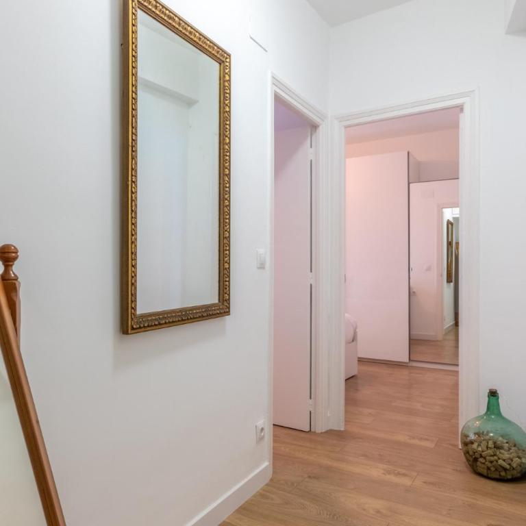 Amplio y acogedor junto al Ayuntamiento - Three-Bedroom Apartment - 18