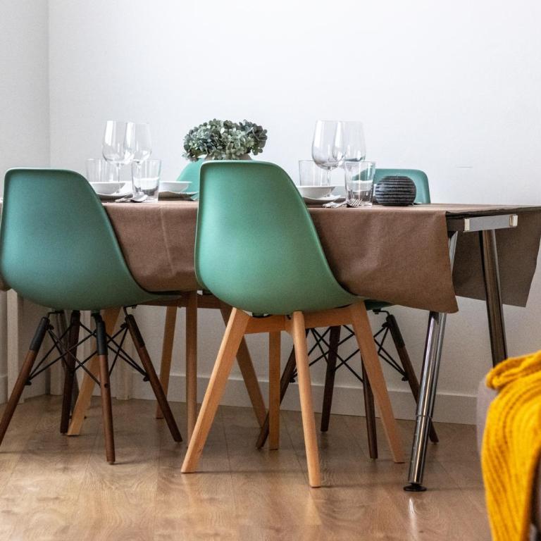 Amplio y acogedor junto al Ayuntamiento - Three-Bedroom Apartment - 9