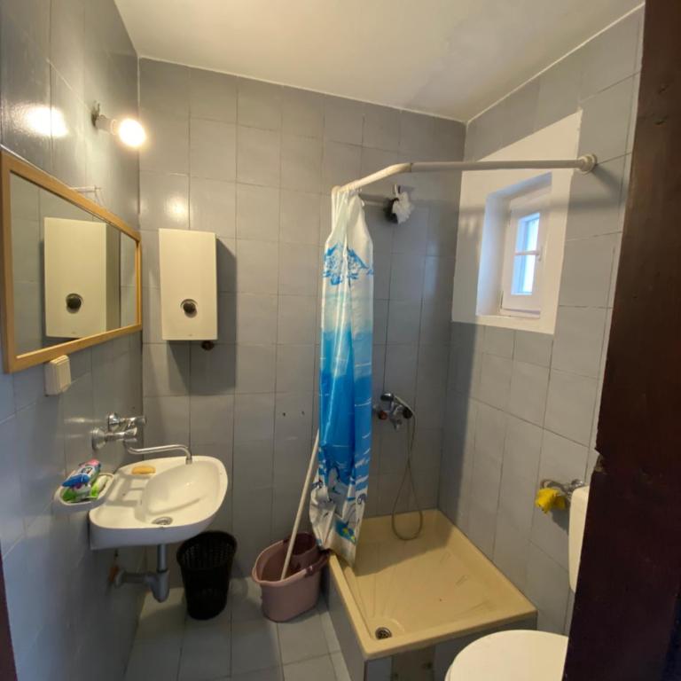 Stone Villa Guesthouse - Economy Trokrevetna Soba - 4