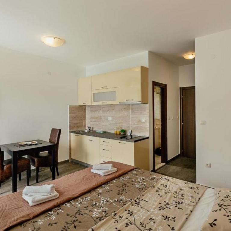Apartments Joy - Studio Apartment with Sea View - 3