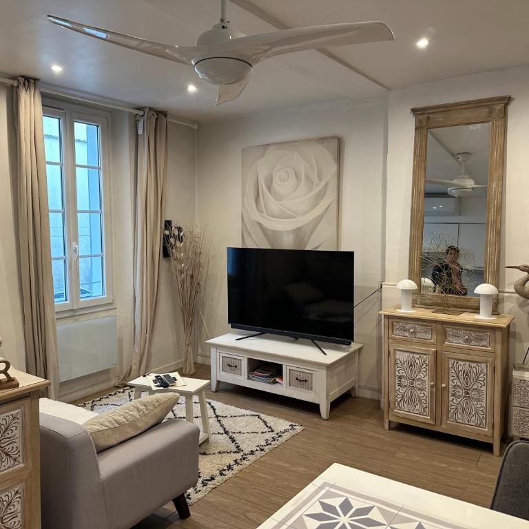 Studio tt équipé parking cœur ville - Apartment - 3