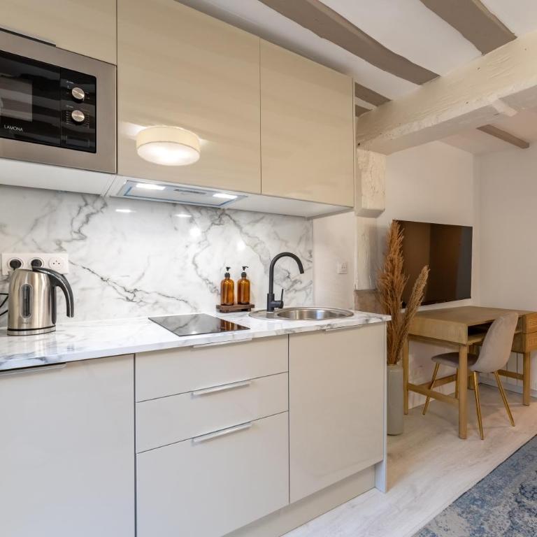 Villa Caron - Studios haut de gamme hyper centre - Studio Lit Queen-Size de Luxe - 4