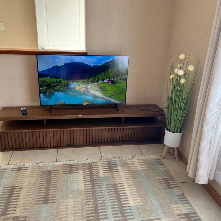 Amplia Casa 8 dormitorios 4 baños Avenida Lircay - Apartamento - 4