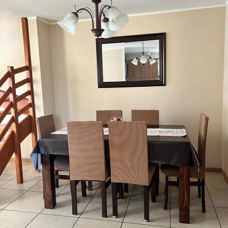 Amplia Casa 8 dormitorios 4 baños Avenida Lircay - Apartamento - 10