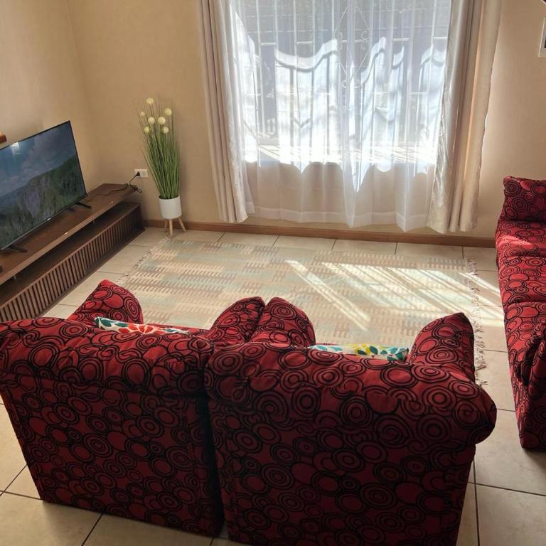 Amplia Casa 8 dormitorios 4 baños Avenida Lircay - Apartamento - 13