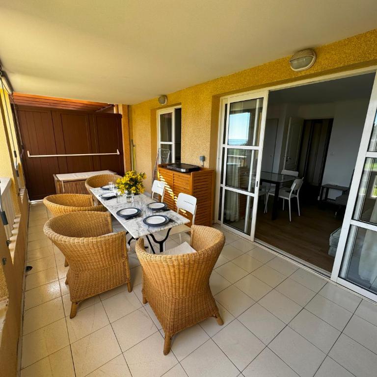 Grand Appartement avec 2 Véritables Chambres Cap Esterel vue mer et Estérel - Apartment mit 2 Schlafzimmern - 2