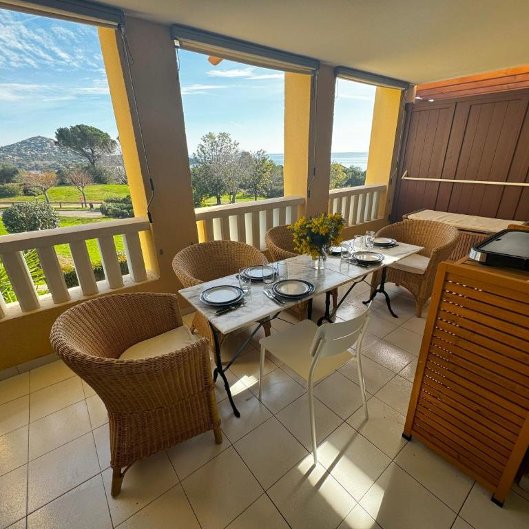 Grand Appartement avec 2 Véritables Chambres Cap Esterel vue mer et Estérel - Apartment mit 2 Schlafzimmern - 36
