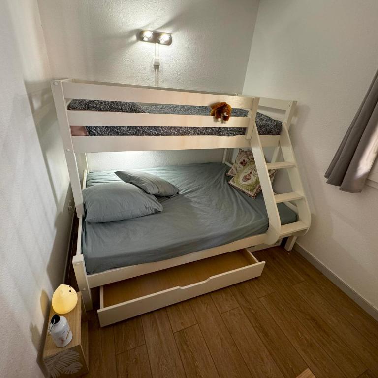 Grand Appartement avec 2 Véritables Chambres Cap Esterel vue mer et Estérel - Apartment mit 2 Schlafzimmern - 32