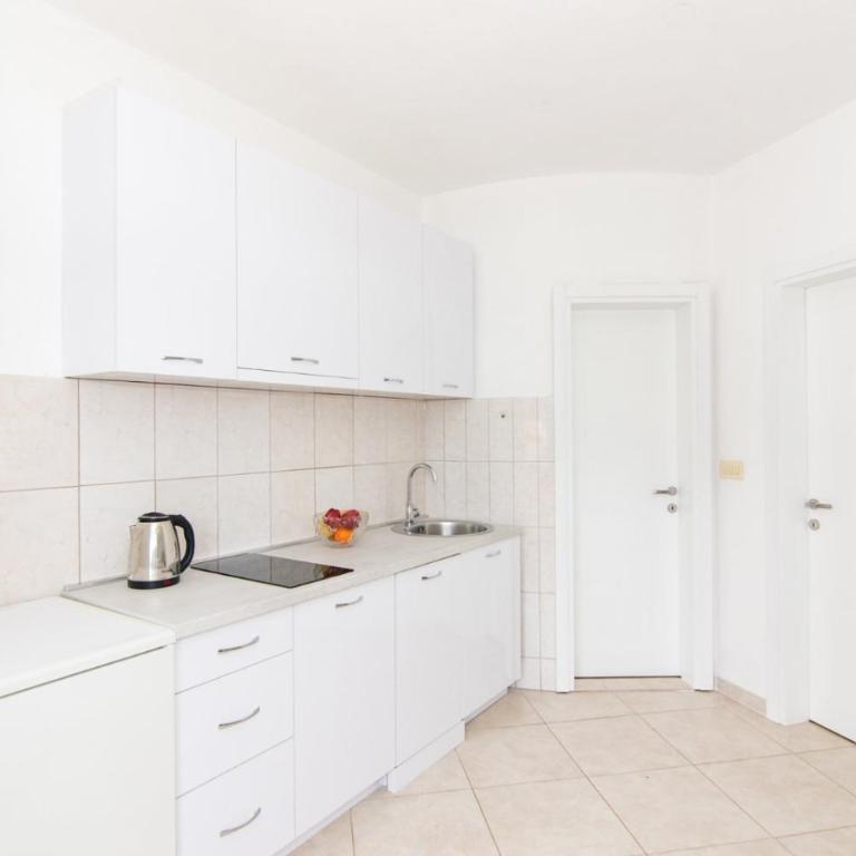 Apartments Savić - One-Bedroom Apartment with Balcony and Sea View - 2