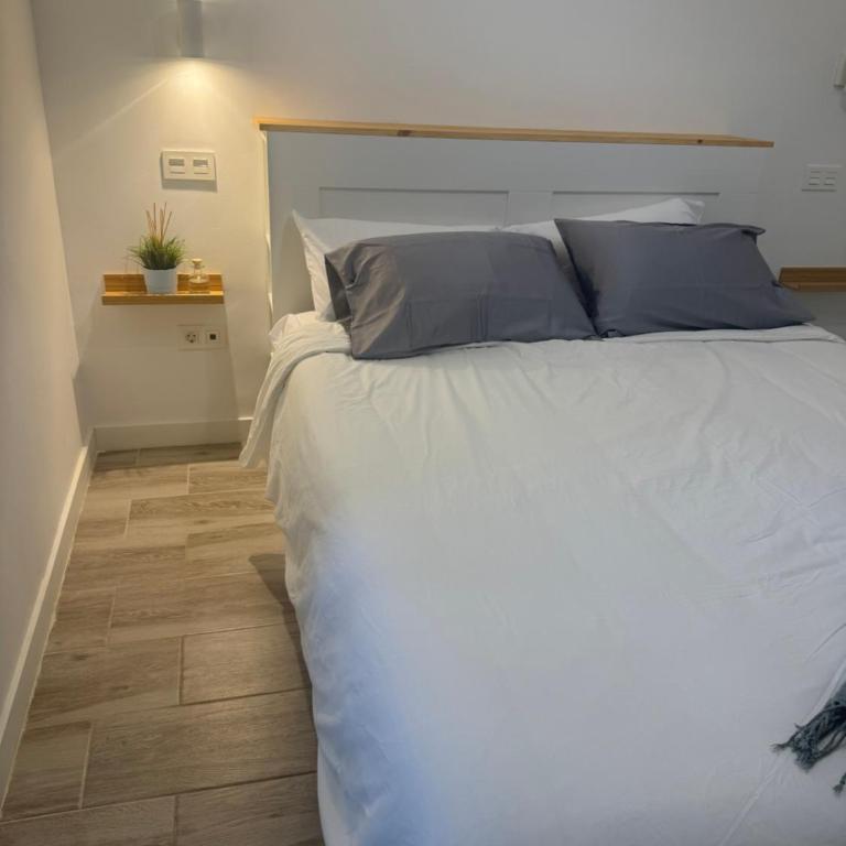 Sweetie Victoria s home - Two-Bedroom Apartment - 28