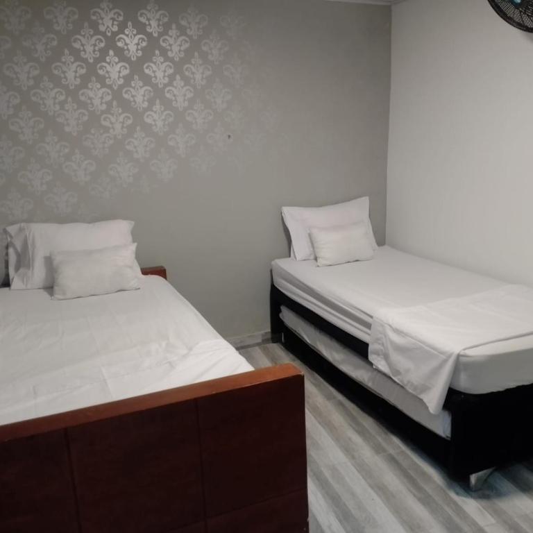 Casa y Apartaestudio de Betty con aire acondicionado - Family Room - 3