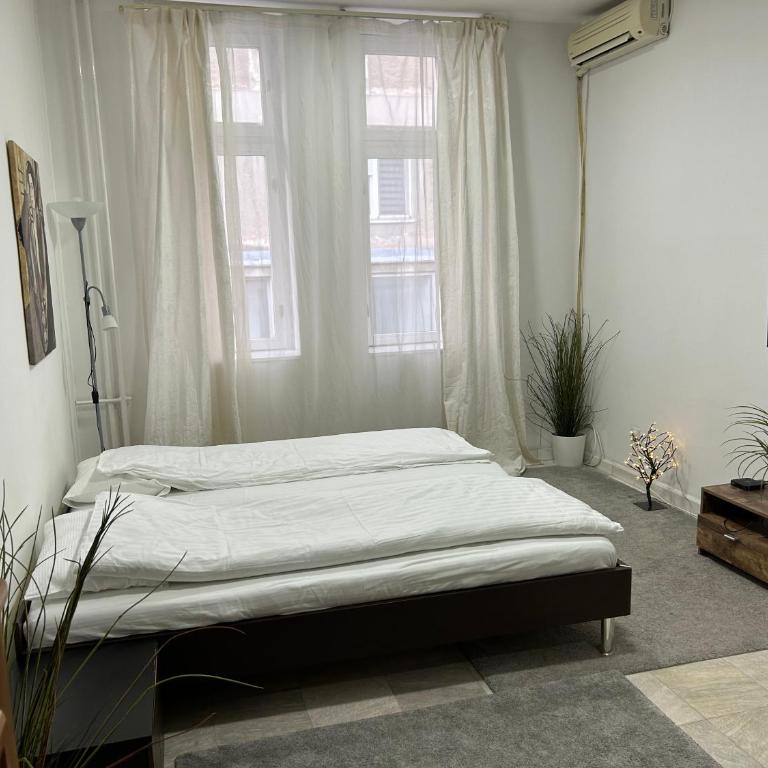 Nikolas 2 - One-Bedroom Apartment - 3