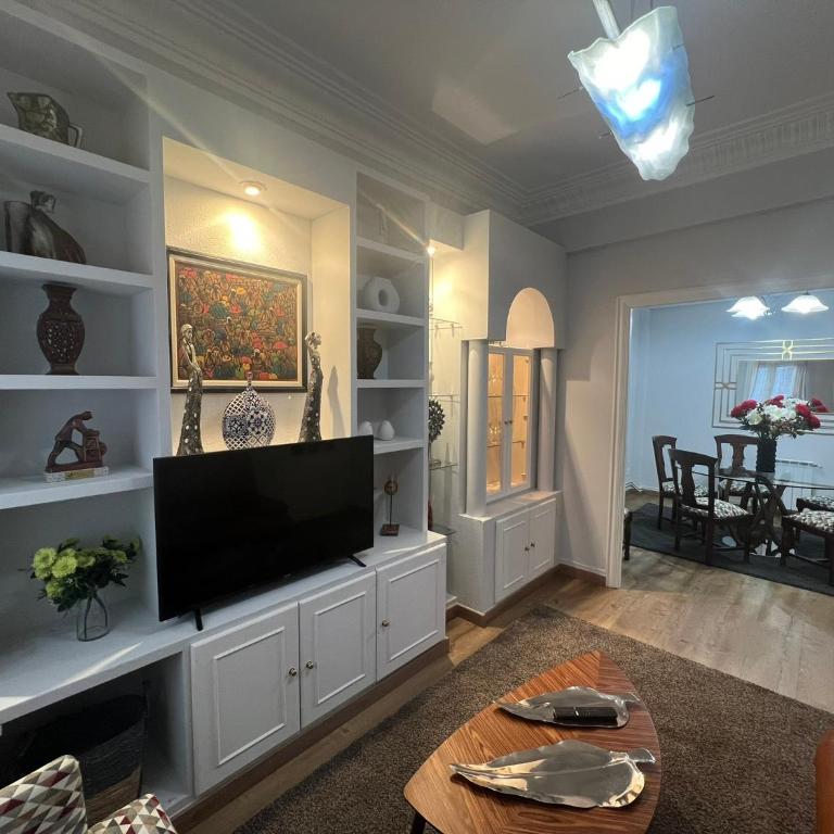 Amplio y céntrico piso con patio. - Apartamento - 6