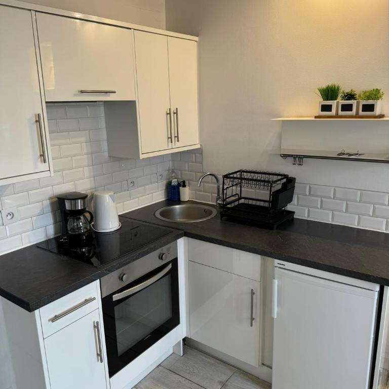 Freshly tastefully renovated apartments in heart of old Antibes - Appartement 2 Chambres - 8