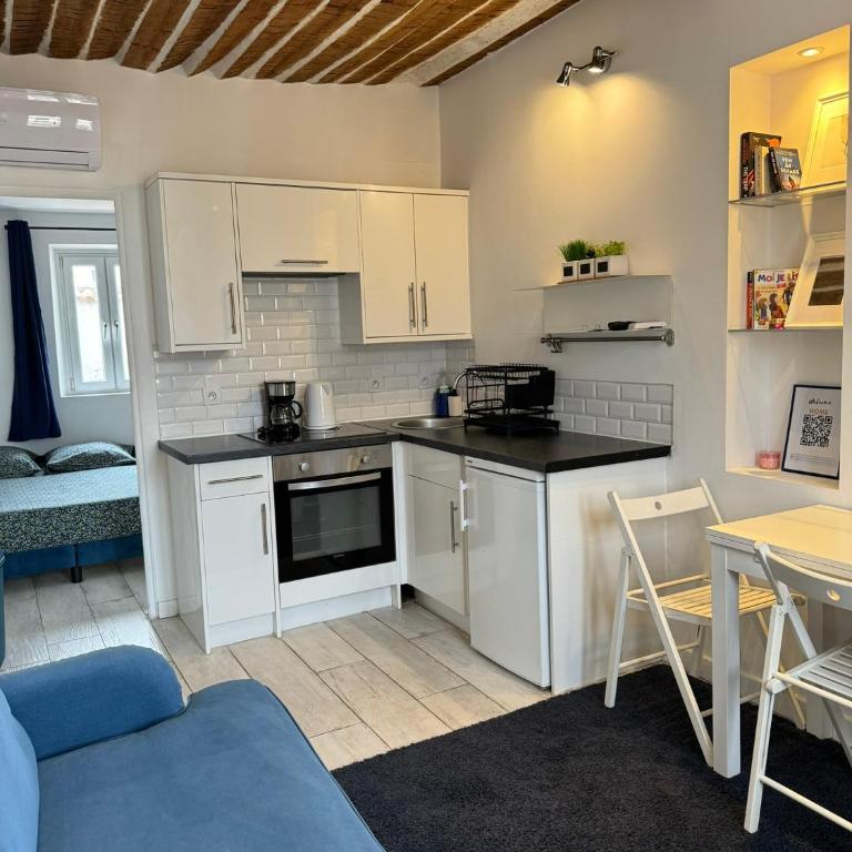 Freshly tastefully renovated apartments in heart of old Antibes - Appartement 2 Chambres - 7