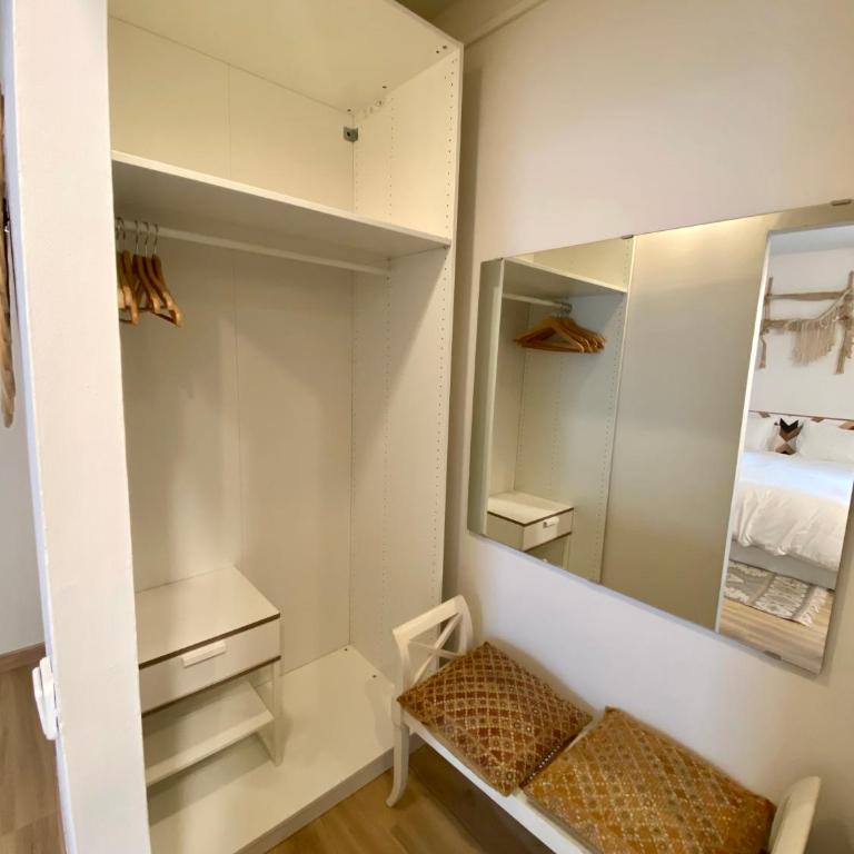 Seaside Apartment in Sitges Steps from Beaches with private Patio - Apartamento Deluxe - 14