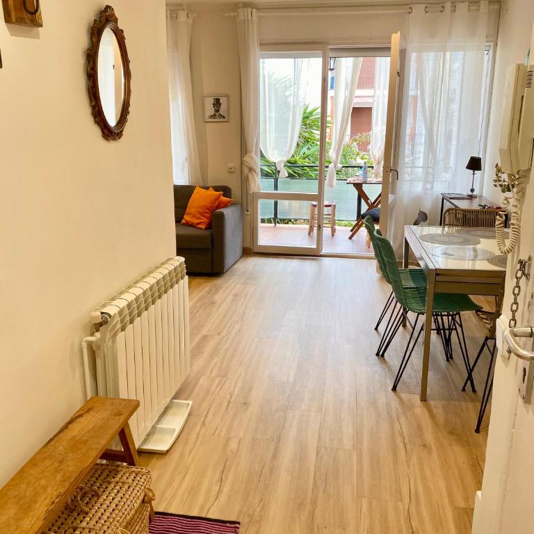 Seaside Apartment in Sitges Steps from Beaches with private Patio - Apartamento Deluxe - 6