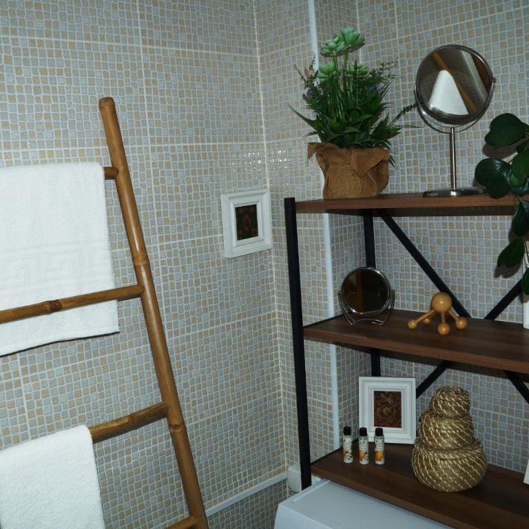 Soleado y luminoso a 3 minutos de la playa-Carihuela - Apartamento de 1 dormitorio - 48