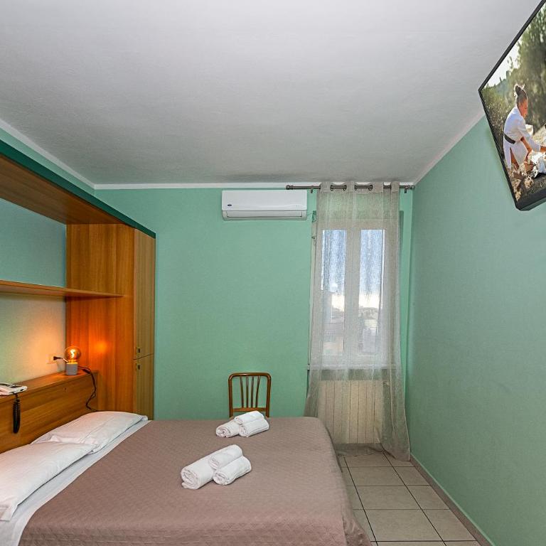 Hotel Villa Benvenuti - Camera Matrimoniale/Doppia con Letti Singoli - 8