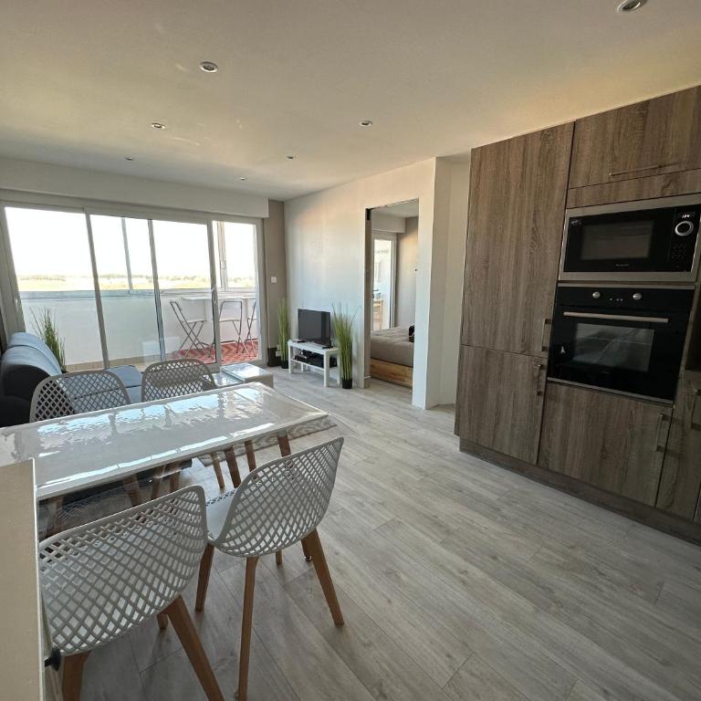 Les sables d'or, vue mer, wifi et parking privé - One-Bedroom Apartment with Sea View and Terrace - 4