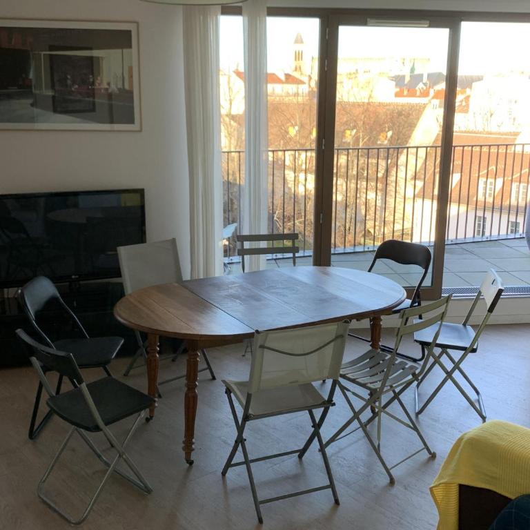 Whole apartment - Saint-Denis, France - Three-Bedroom Apartment - 6