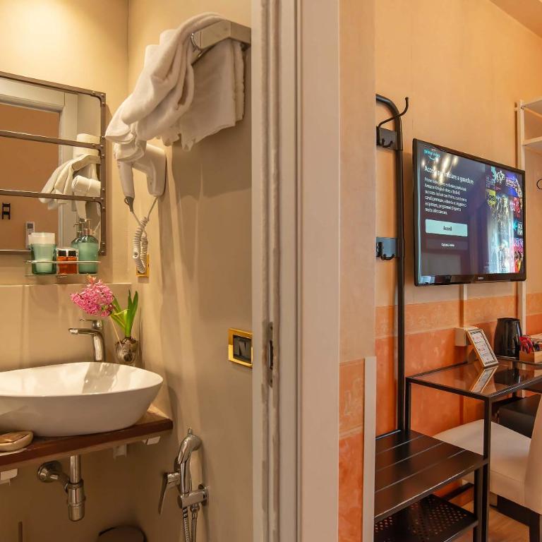 Hotel Jane - Small Double Room - 5
