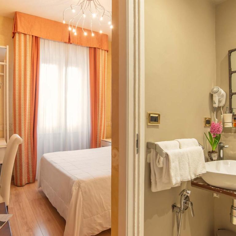 Hotel Jane - Small Double Room - 4