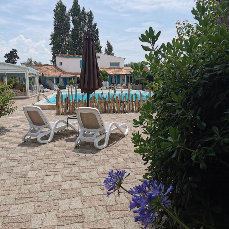 L'auberge Camarguaise - Chambre Double Standard - Vue sur Piscine - 1