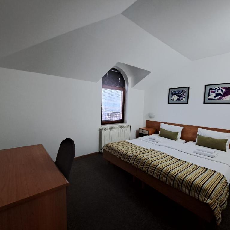 Hotel Marica - Dvokrevetna Soba sa Zasebnim Krevetima i Zajedničkim Kupatilom - 4