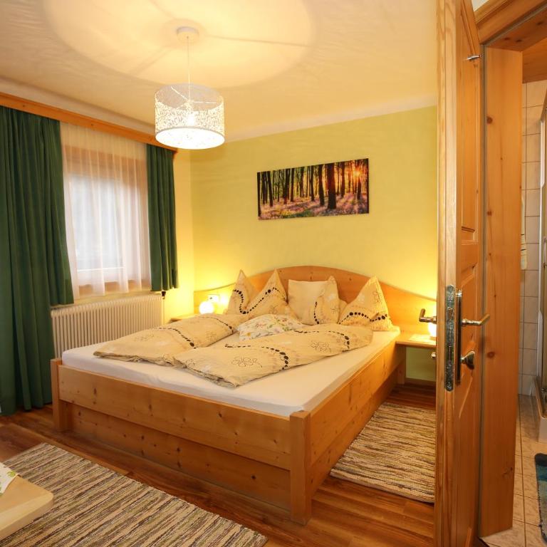 Haufhof-Pension am Bauernhof, Haus im Ennstal bei Schladming - Doppelzimmer mit Balkon - 9