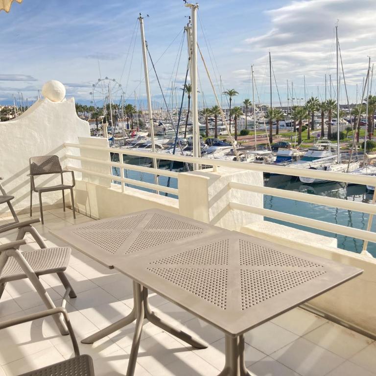 Apartamento Isla de Poniente Puerto Marina - Two-Bedroom Apartment - 7