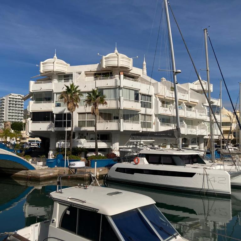 Apartamento Isla de Poniente Puerto Marina - Two-Bedroom Apartment - 17