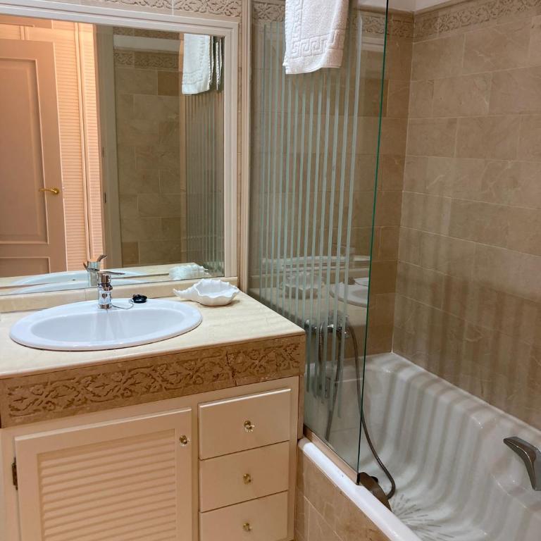 Apartamento Isla de Poniente Puerto Marina - Two-Bedroom Apartment - 18