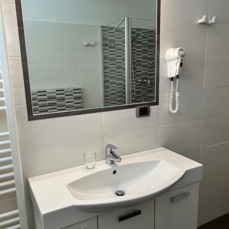 Residence Cima Tosa - Appartamento con 2 Camere da Letto (4 Adulti) - 12