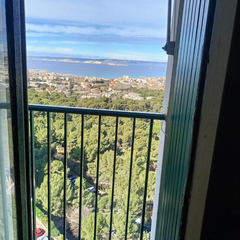 VUE MER et montagne dans parc du roy d'espagne, Up to 7 people - Apartment - 48