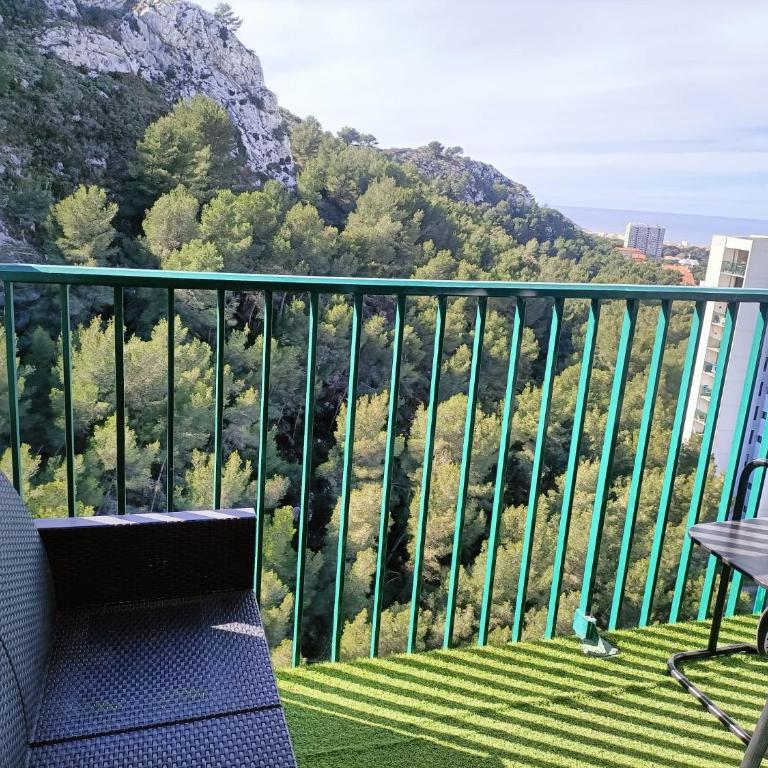 VUE MER et montagne dans parc du roy d'espagne, Up to 7 people - Apartment - 83