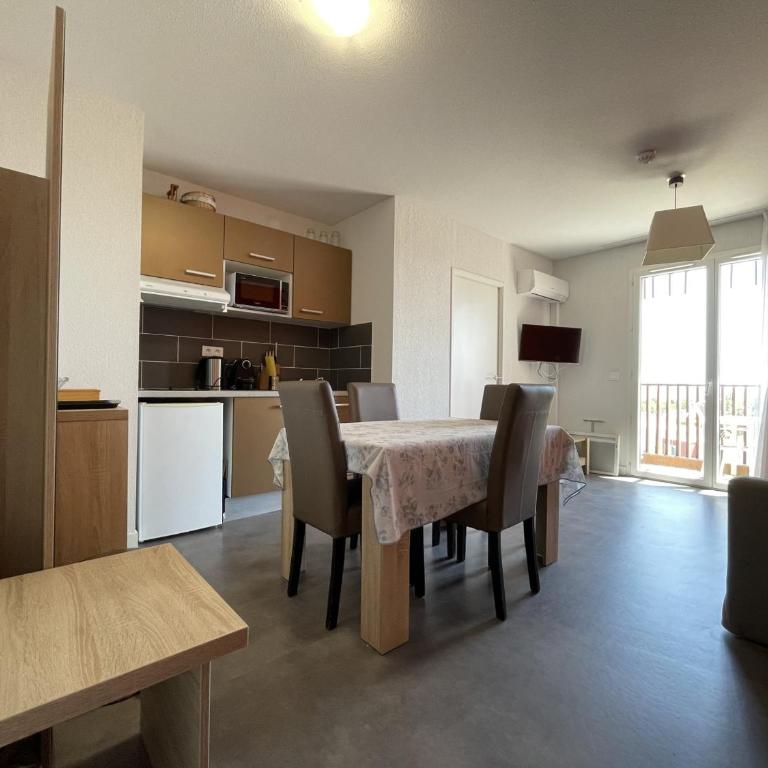 Appartement 2P à Sète avec Piscine, Clim, Parking et Proche Plages - FR-1-338-556 - Apartment - 3