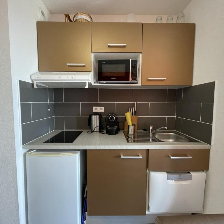Appartement 2P à Sète avec Piscine, Clim, Parking et Proche Plages - FR-1-338-556 - Apartment - 5