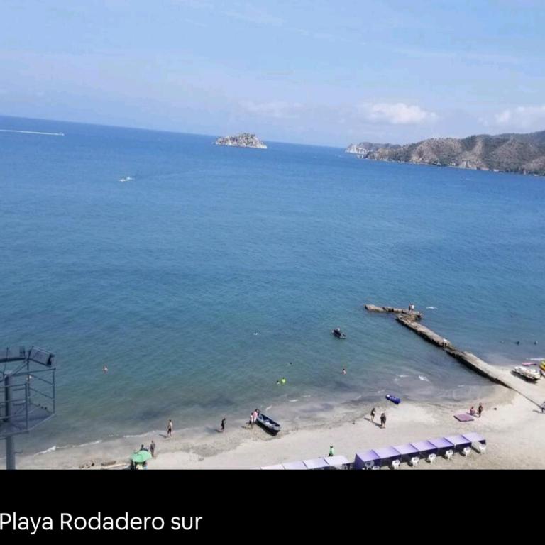 Bonito apartamento cerca a las playas y al centro - Three-Bedroom Apartment - 22
