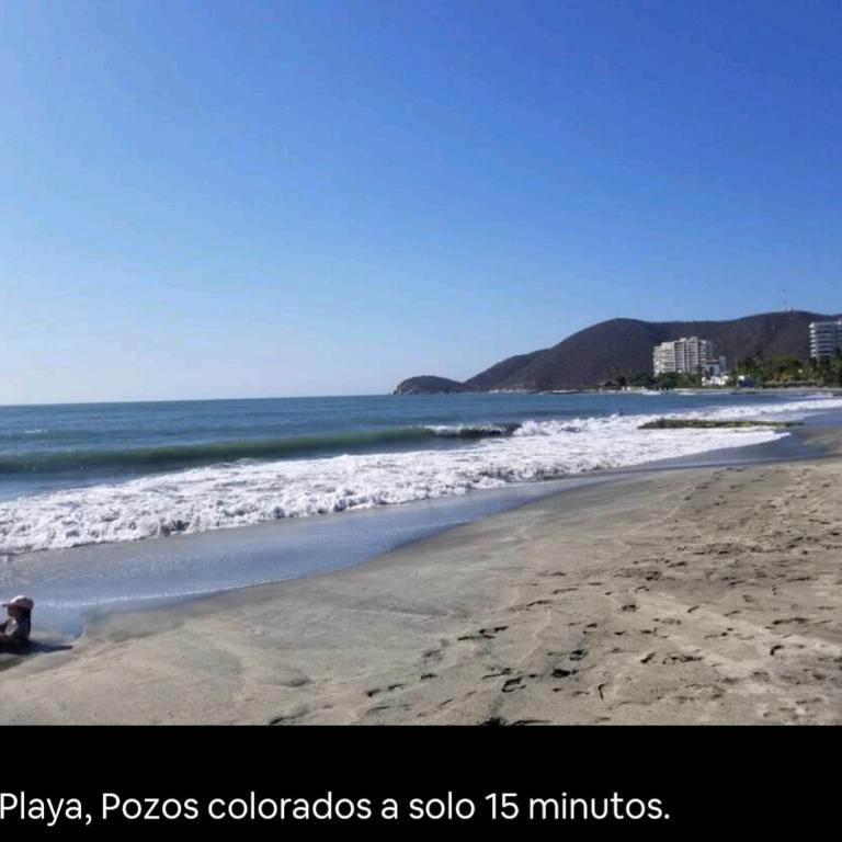 Bonito apartamento cerca a las playas y al centro - Three-Bedroom Apartment - 24