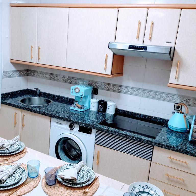 Acogedor apartamento a un paso de Gascona con WiFi y Netflix gratis by M&N's House - Three-Bedroom Apartment - 13