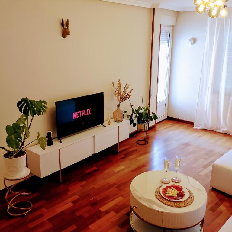 Acogedor apartamento a un paso de Gascona con WiFi y Netflix gratis by M&N's House - Three-Bedroom Apartment - 3