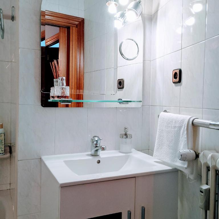 Acogedor apartamento a un paso de Gascona con WiFi y Netflix gratis by M&N's House - Three-Bedroom Apartment - 19